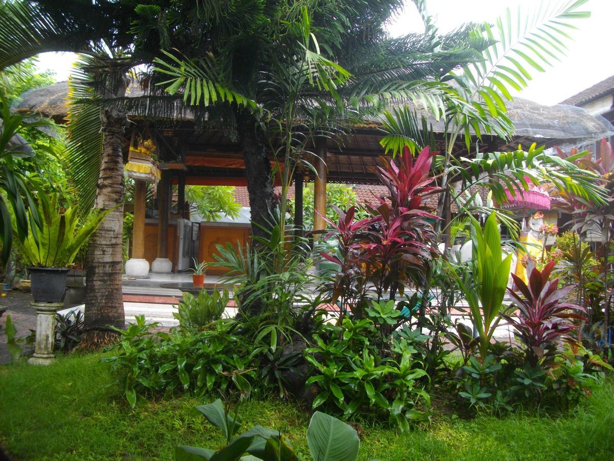 Surf Doggie Inn Kuta Lombok Exteriör bild