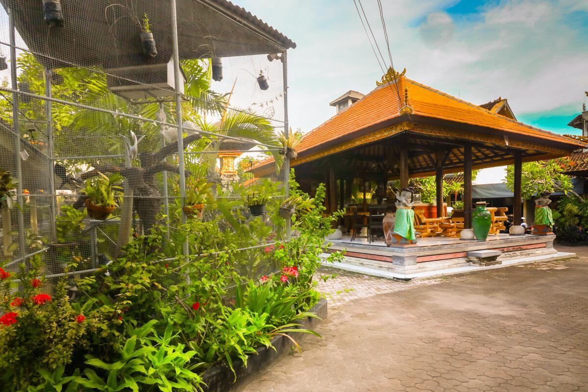 Surf Doggie Inn Kuta Lombok Exteriör bild